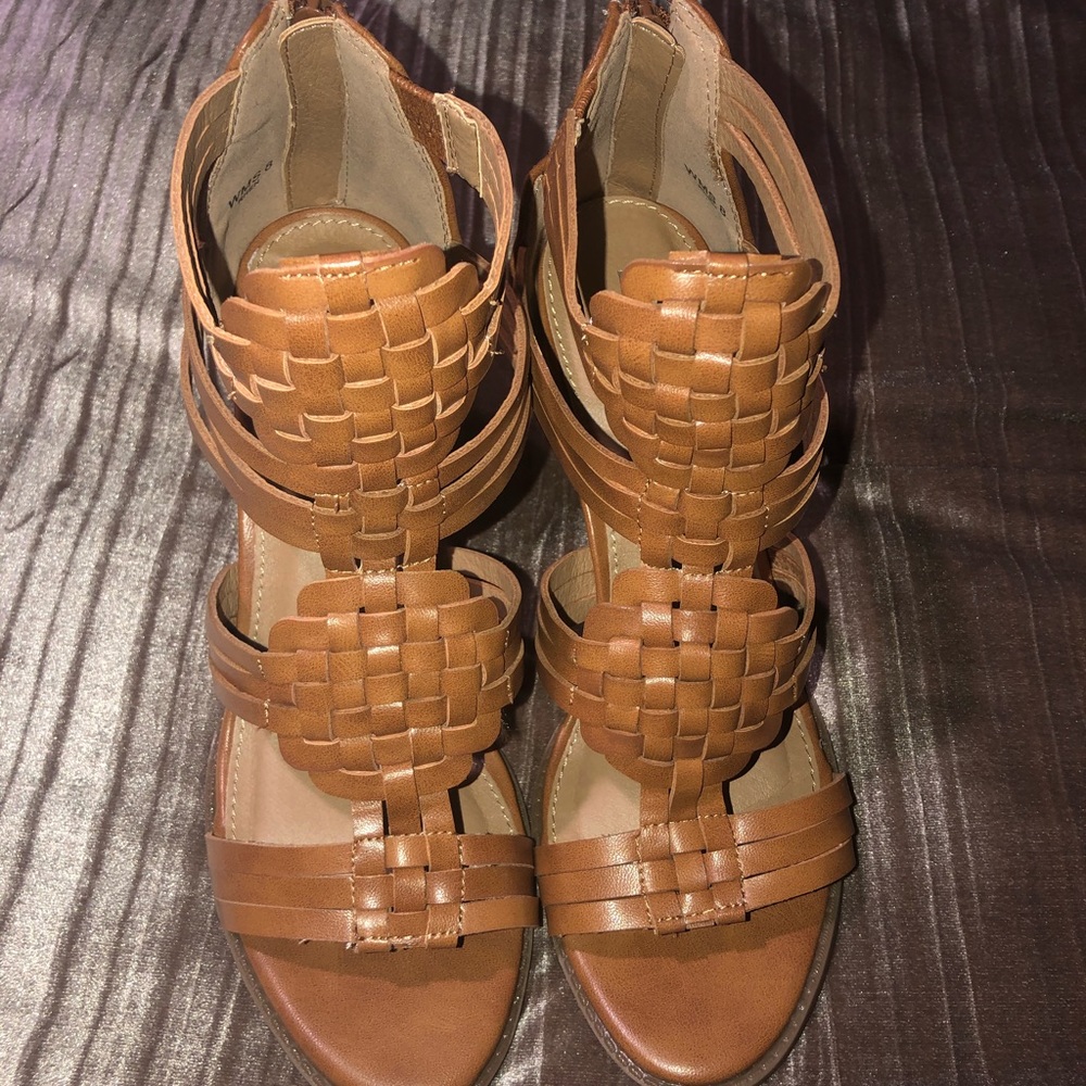 Report women’s heels NWT